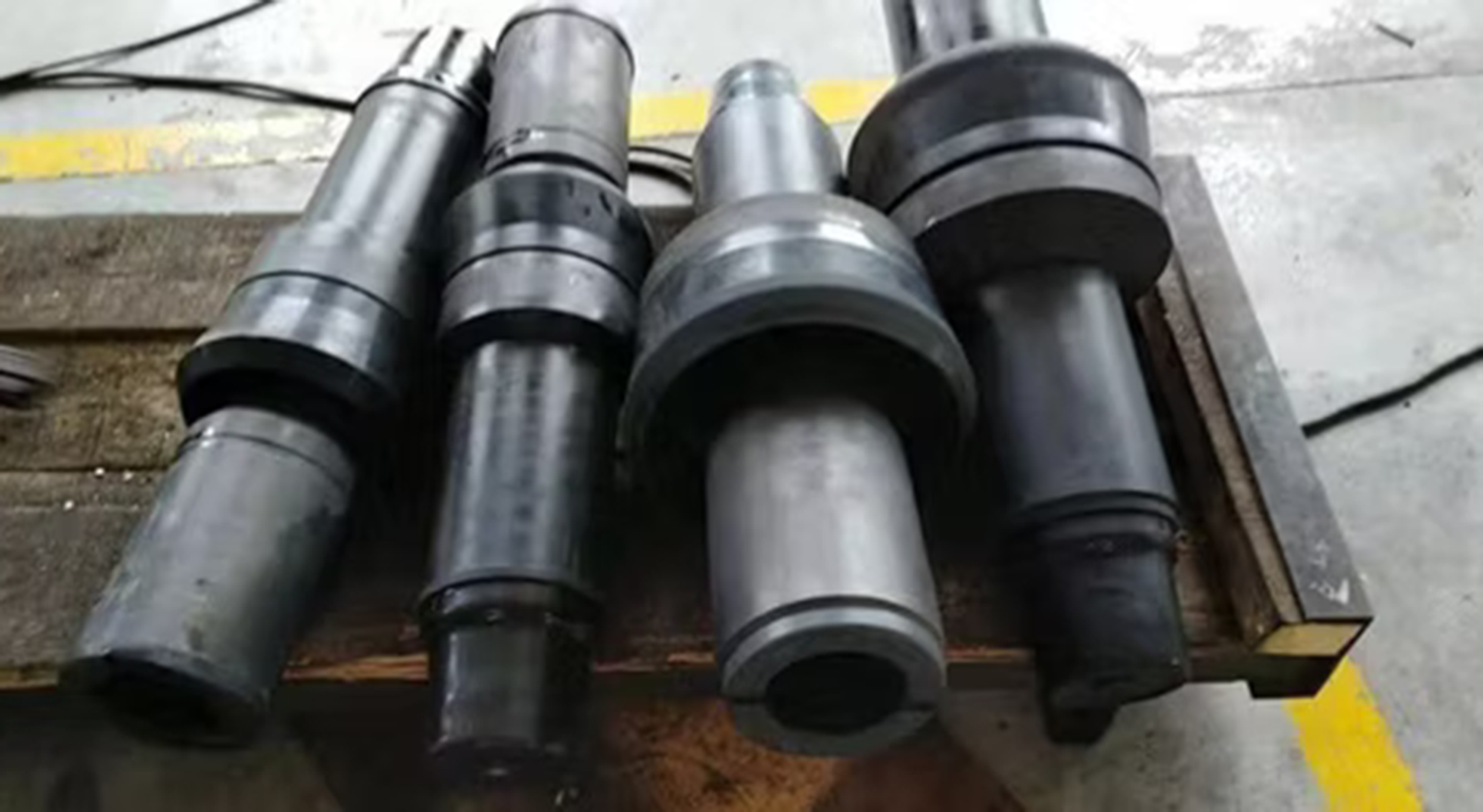 cup tester|sucker rod|coupling|joint|oildield equipment|rig|drilling|oil|petroleum