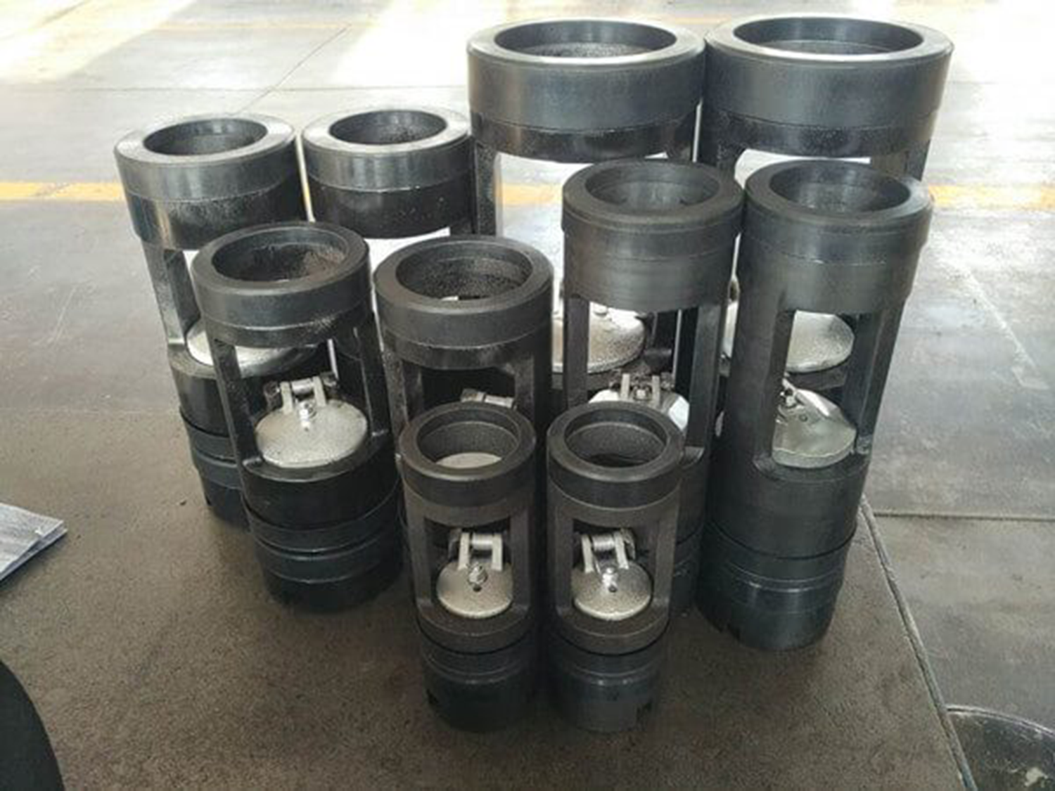 float valve|sucker rod|coupling|joint|oildield equipment|rig|drilling|oil|petroleum